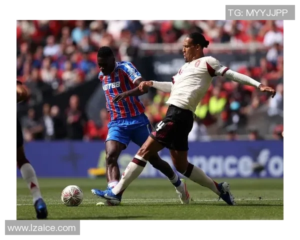 范戴克状态火热主宰全场表现稳如磐石荣膺最佳彰显无可撼动领袖气质